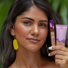 tarte maracuja oil dropper and fruit, emphasizes nourishing antioxidant benefit