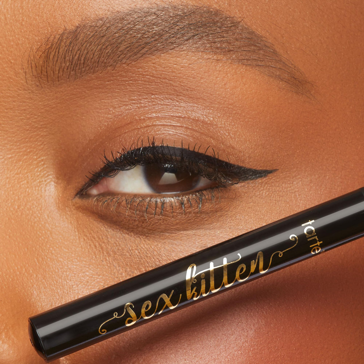 tarte sex kitten felt tip close-up demonstrating fine point for precise lines
