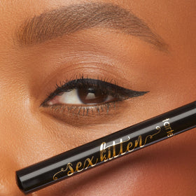tarte sex kitten felt tip close-up demonstrating fine point for precise lines