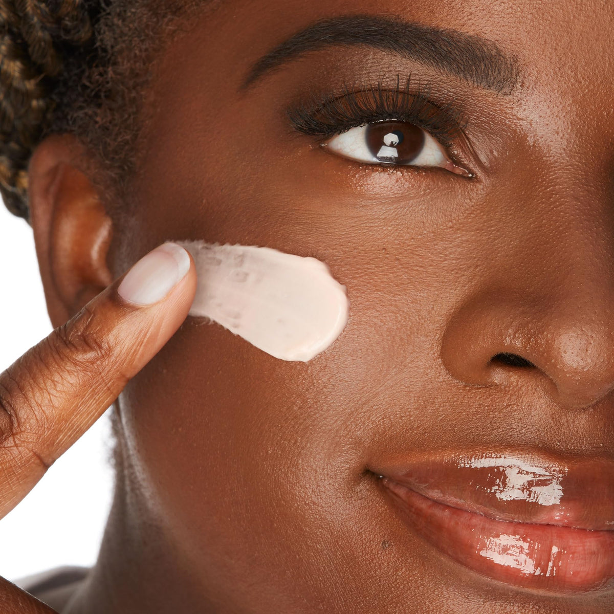 tarte timeless primer being dispensed from pump showing controlled application benefit