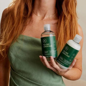 Tea Tree in-shower use image showing application for added volume and detangling