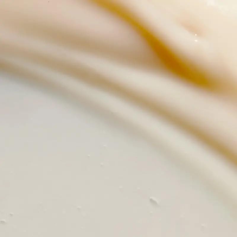 Tea Tree ingredient mix with Kakadu plum and botanicals highlighting natural support
