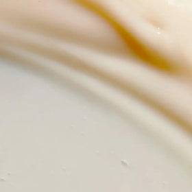 Tea Tree ingredient mix with Kakadu plum and botanicals highlighting natural support