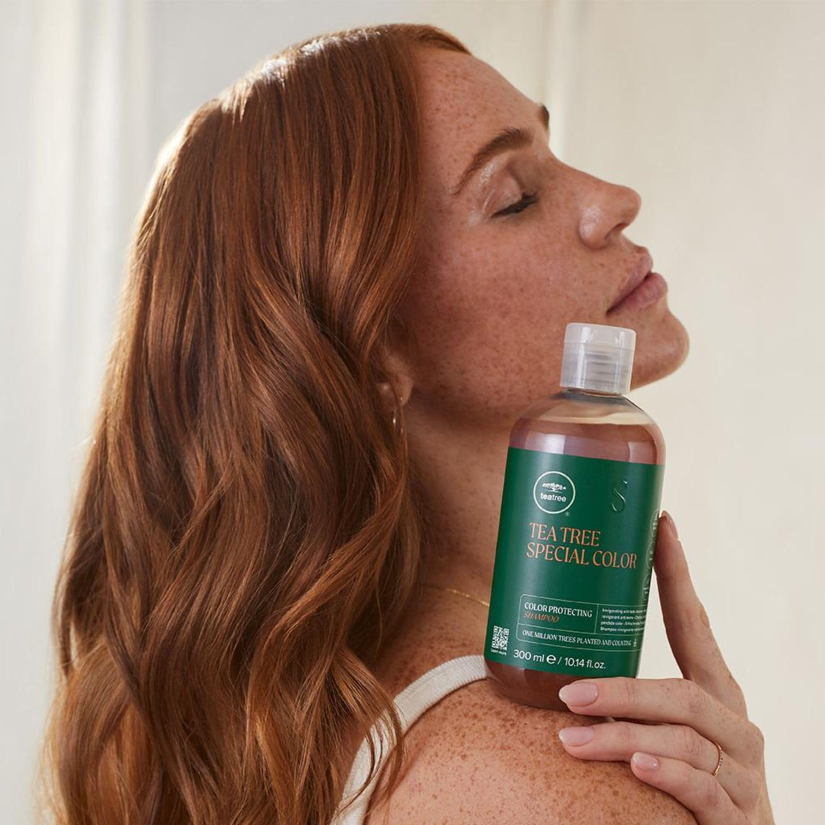 Tea Tree lather in hands demonstrating rich foam for gentle cleansing benefit