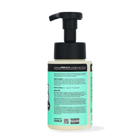 The Doux GANGSTER WRAP foam texture dispensed on palm for easy application benefit
