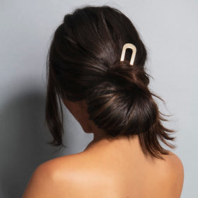The Hair Edit prongs close-up showing sturdy metal detail benefit: durable secure grip