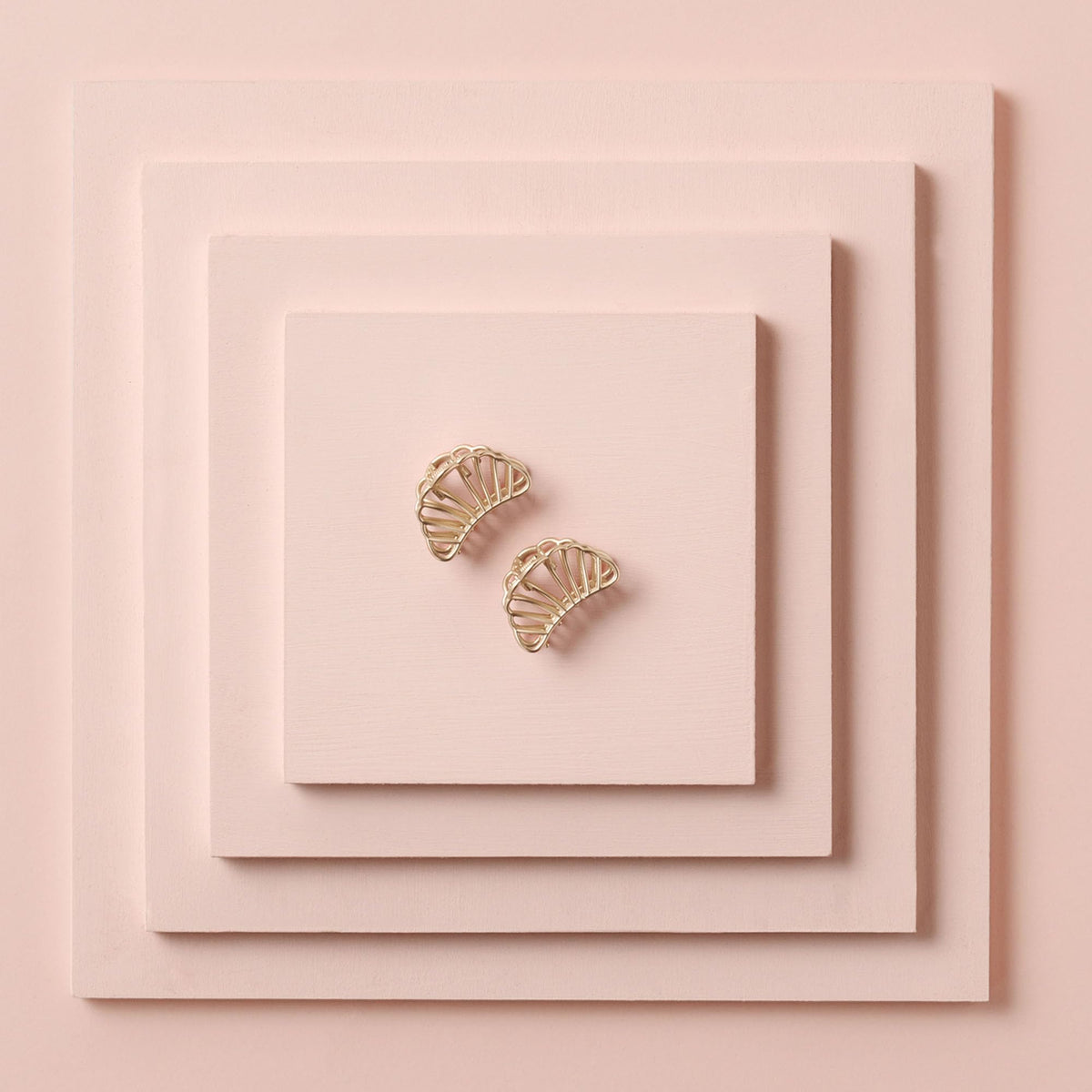 The Hair Edit packaging with pouch for tidy storage and protection