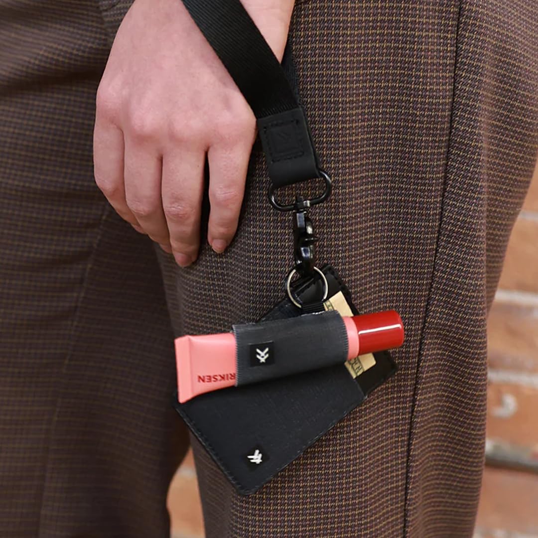 Thread Wallets metal keyring detail shows sturdy attachment for everyday use