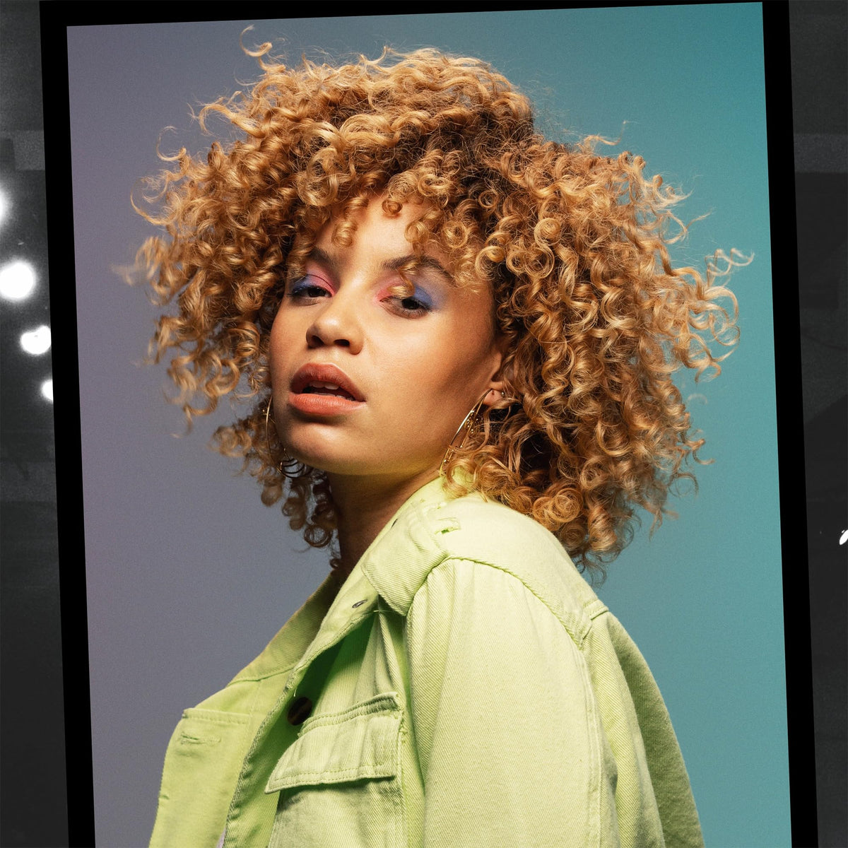 TIGI Catwalk with size comparison to hand showing pack volume and travel convenience