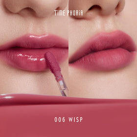 TIMEPHORIA closeup of doe-foot applicator showing smooth, even product pick-up benefit