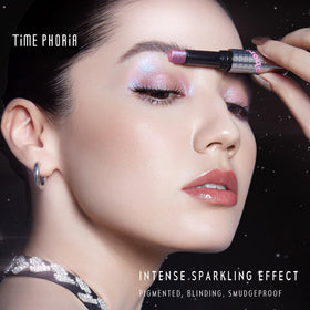 TIMEPHORIA eyelid application displaying instant shimmer and crease-resistant finish