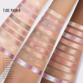 TIMEPHORIA lifestyle image of evening glam showcasing long-lasting luminous eyes