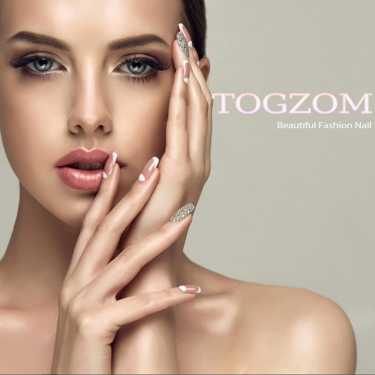 TOGZOM lifestyle shot of worn nails for everyday polished look