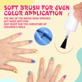 TOMICCA close-up of brush stroke on nail showing smooth application and even coverage