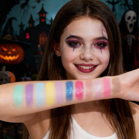 Townley Girl texture swatch of matte and shimmer shades for blending