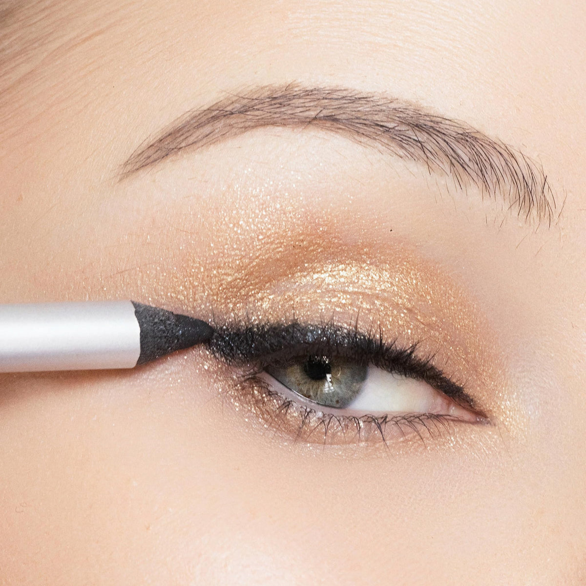 Trish McEvoy blended smoky-eye look demonstrating the liner’s diffusing capability
