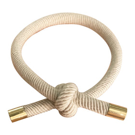 UDeBe close-up of knot and fabric texture showing smooth finish and gentle grip to protect hair