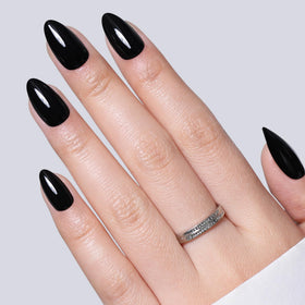 UNA GELLA close-up of almond-shaped nail edge highlighting natural-looking fit