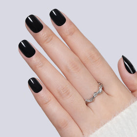 UNA GELLA close-up of glossy black finish highlighting salon shine
