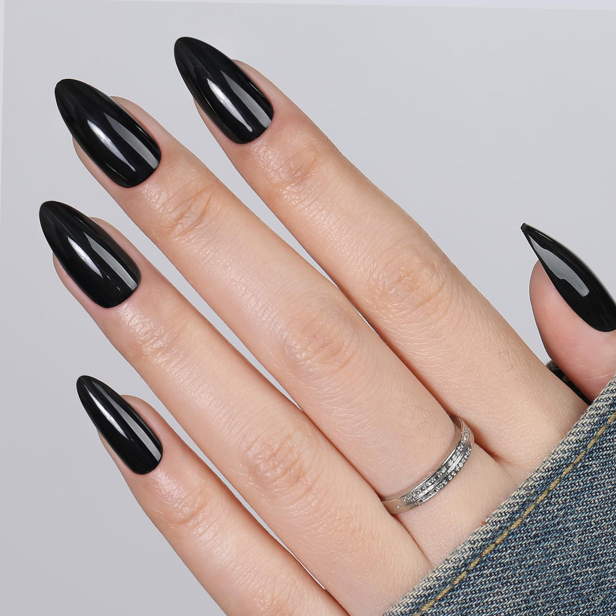 UNA GELLA array of 16 sizes laid out to show fit variety for different nail beds