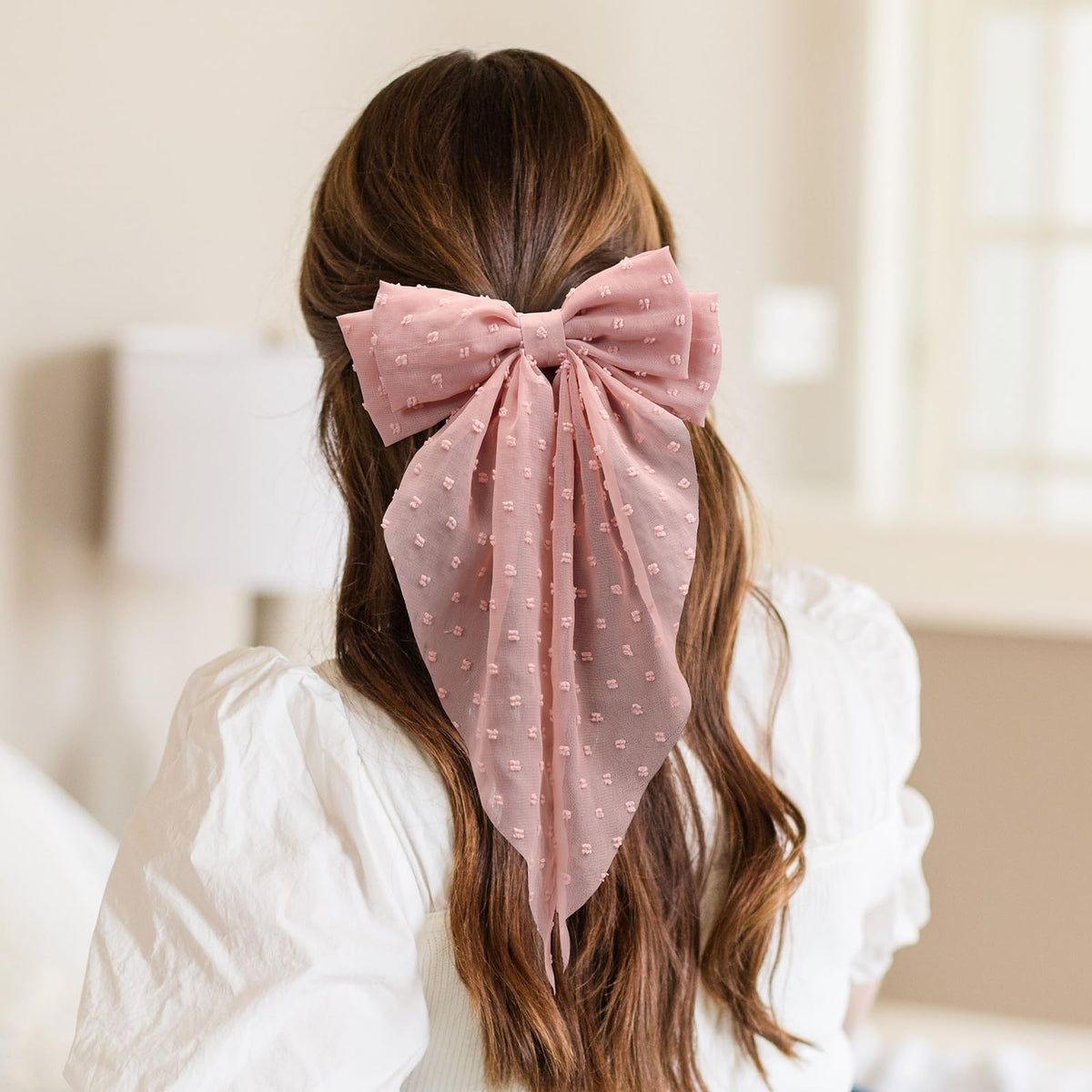 Unbednigt close-up chiffon texture highlighting soft, lightweight feel for comfort