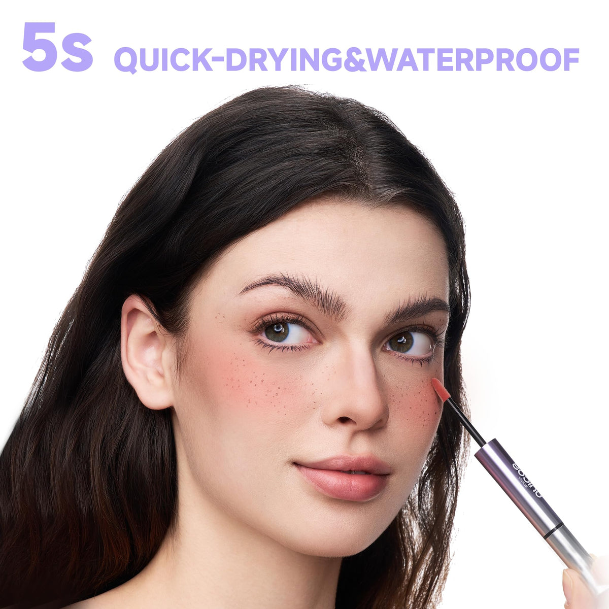 Unicos freckle stamp applied on model nose and cheeks, fast natural-looking sun-kissed result