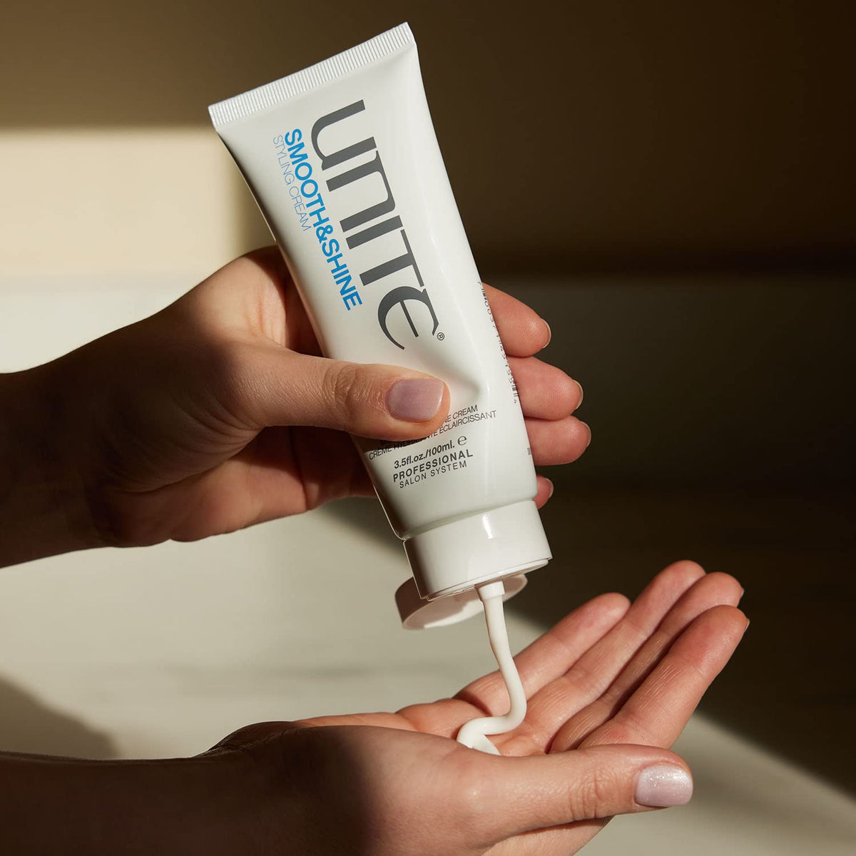 UNITE Smooth&Shine polished finish on dry hair for frizz control
