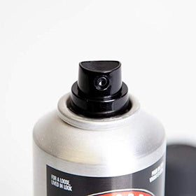 UPPERCUT DELUXE mist spraying to show fine distribution and styling control benefit