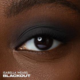 URBAN DECAY close-up of Blackout pan texture demonstrating smooth, blendable pigment