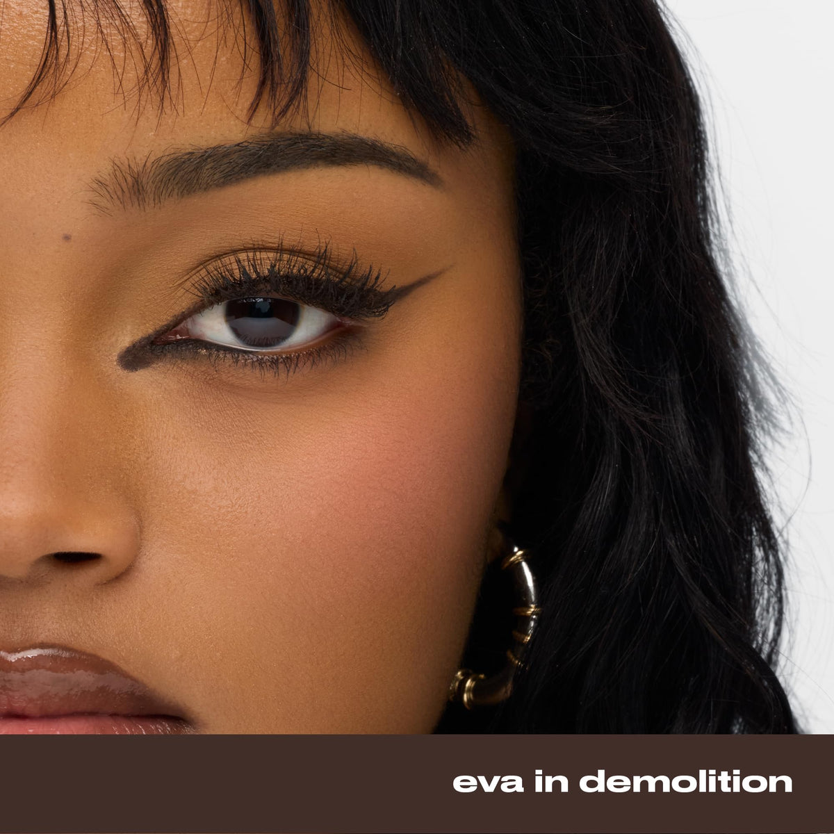 URBAN DECAY upper and lower lashline showing long-lasting wear