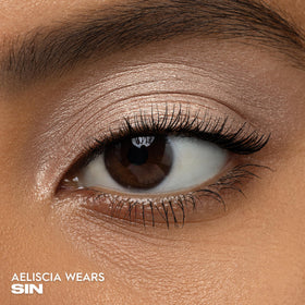 URBAN DECAY sin pan close-up highlighting velvety texture and high-pigment finish