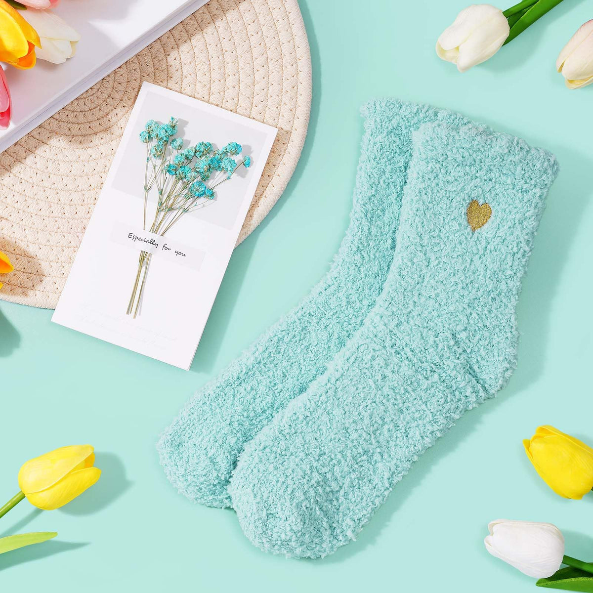 Uwingess set staged on a beach towel illustrating portable relaxation benefits