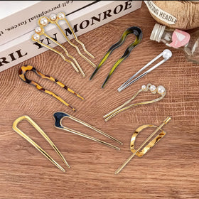 VEEVIIY pins beside a hand for scale conveying compact size and convenient carry