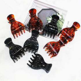 Venrodi clips on bathroom counter in lifestyle scene for everyday styling convenience