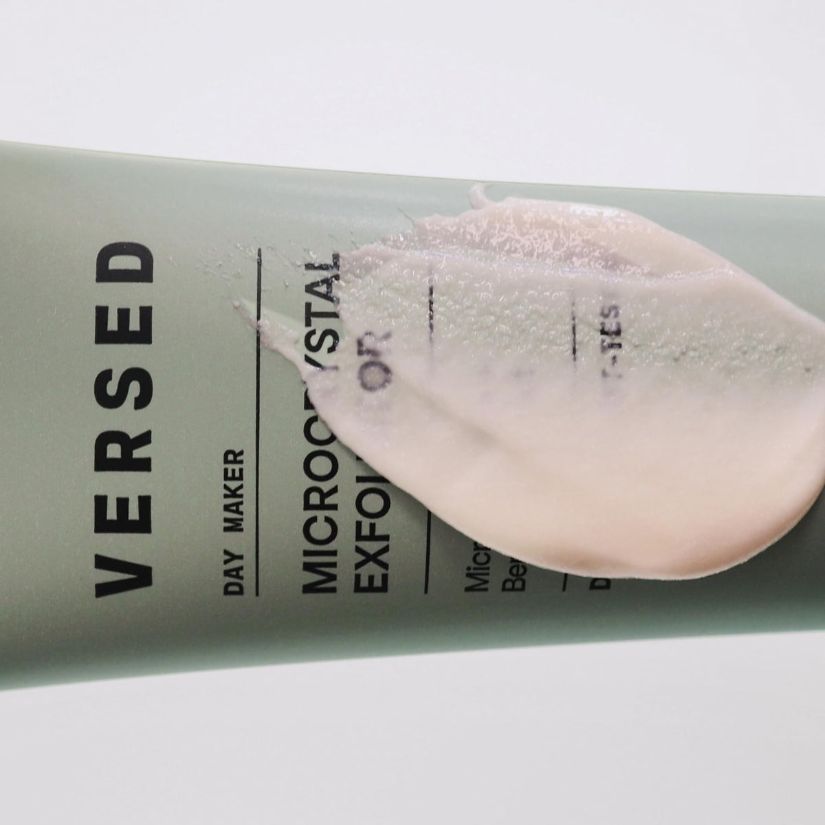 Versed label ingredients highlight showing jojoba oil and clean-formula benefits
