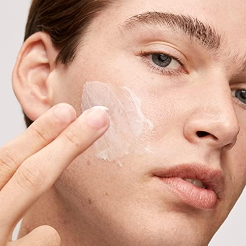 Versed Skin Soak close-up of product being dispensed to show smooth, non-greasy consistency and absorption