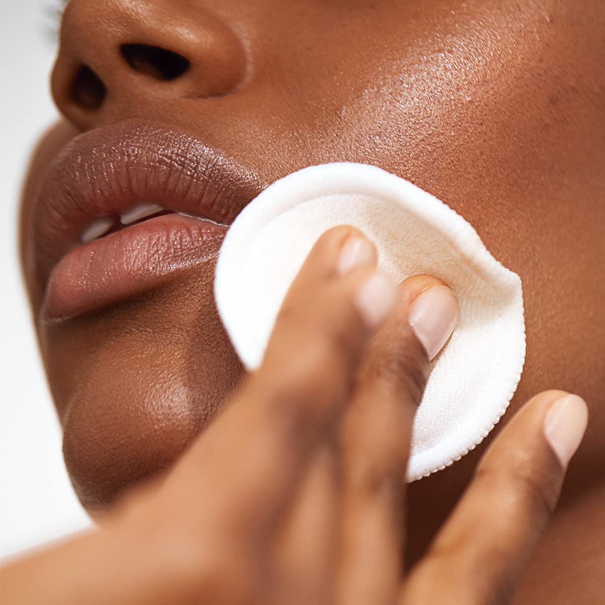 Versed Weekend Glow close label view indicating ingredients and clean formulation