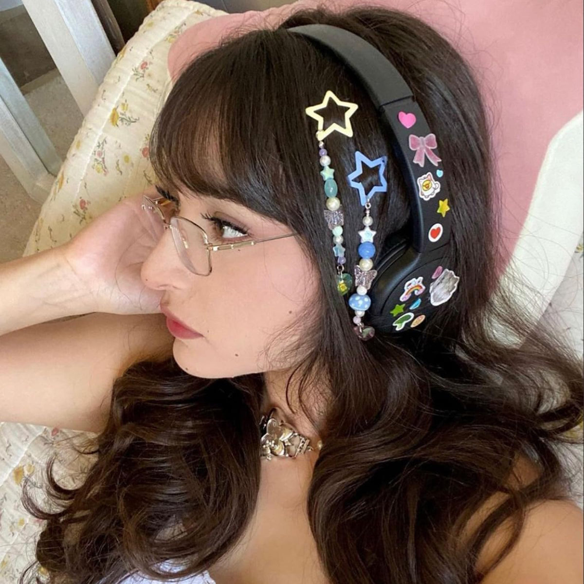 VIBILIA star clip worn in bangs demonstrating tidy, non-slip styling