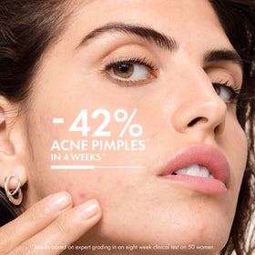 VICHY close-up of creamy texture demonstrating lightweight hydration