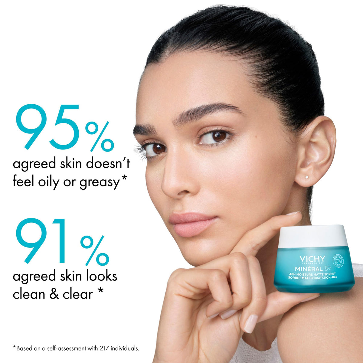 VICHY pump dispensing gel illustrating easy application and hygienic use benefit