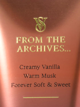 Victoria's Secret closeup label highlighting vanilla orchid and café au lait notes
