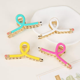 Vigorpace clip holding fine hair without slipping or damage