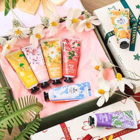 VISCOO on-desk lifestyle use for quick moisturizing between tasks