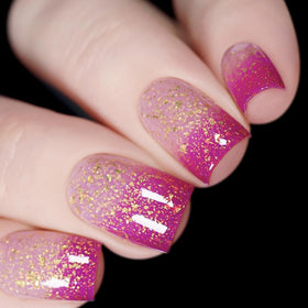 Vishine nails in sunlight displaying warm-tone color and glossy finish