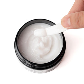 visualsource application on beard with gloved hands demonstrating safe, even spreading