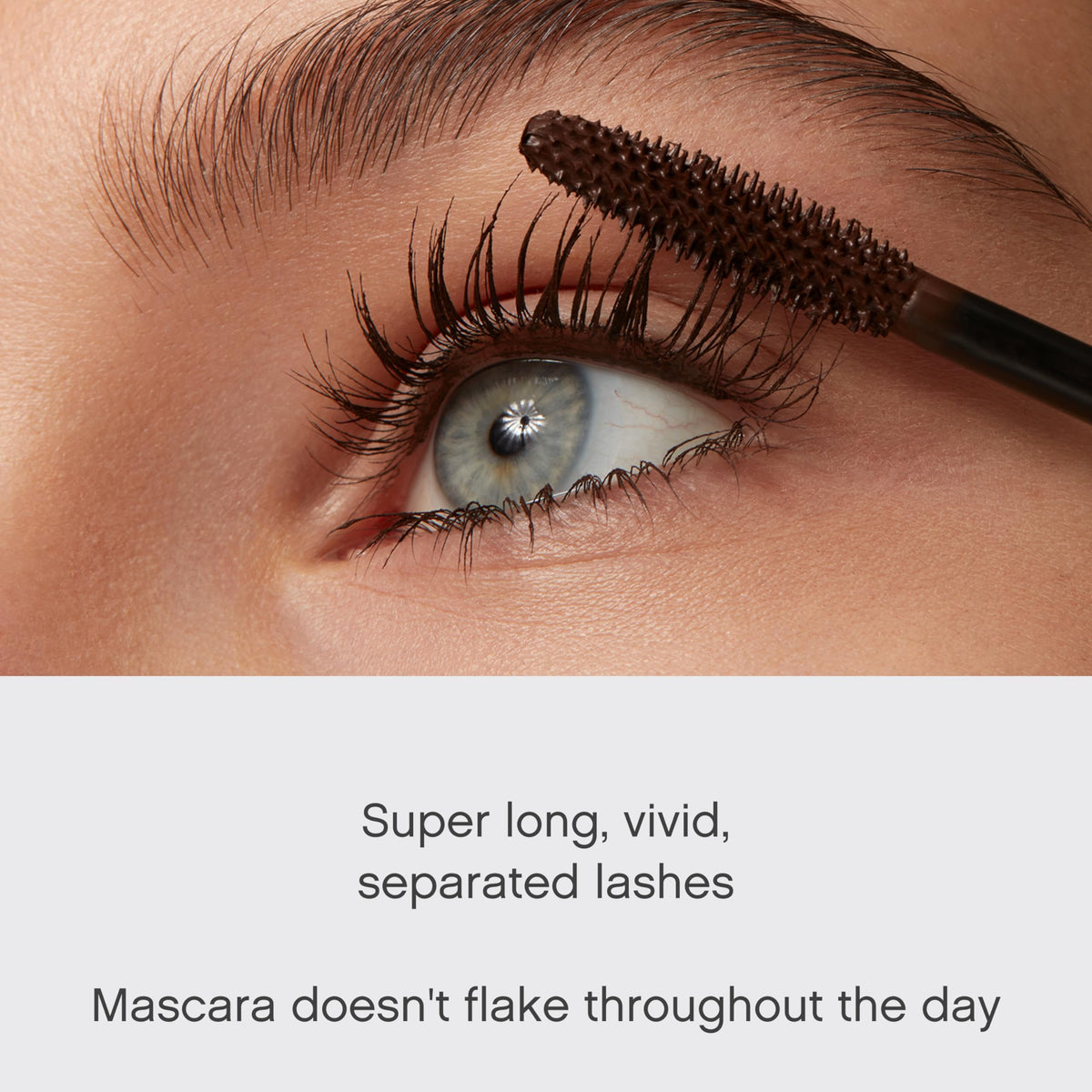 Vivienne Sabó close-up of bristles coated with formula, even lash coverage
