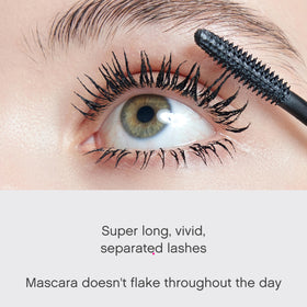 Vivienne Sabó applying to lower lashes for precise, clump-free definition