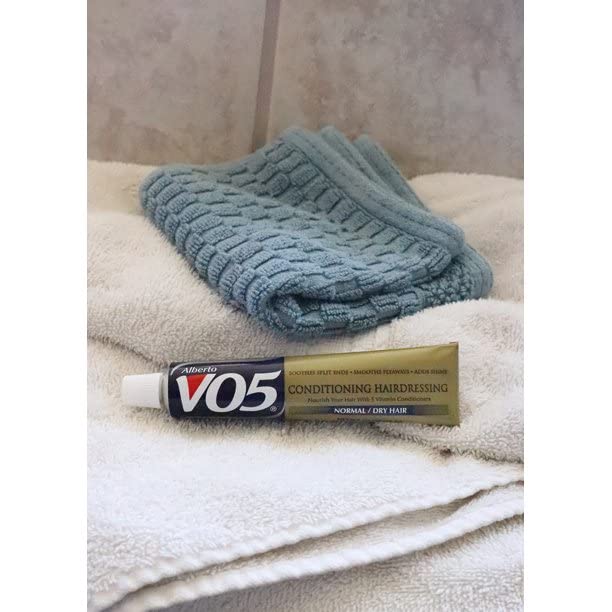 VO5 visual of oils and vitamins representing nourishing blend benefit