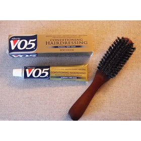 VO5 conditioner being applied to wet hair demonstrating detangling benefit