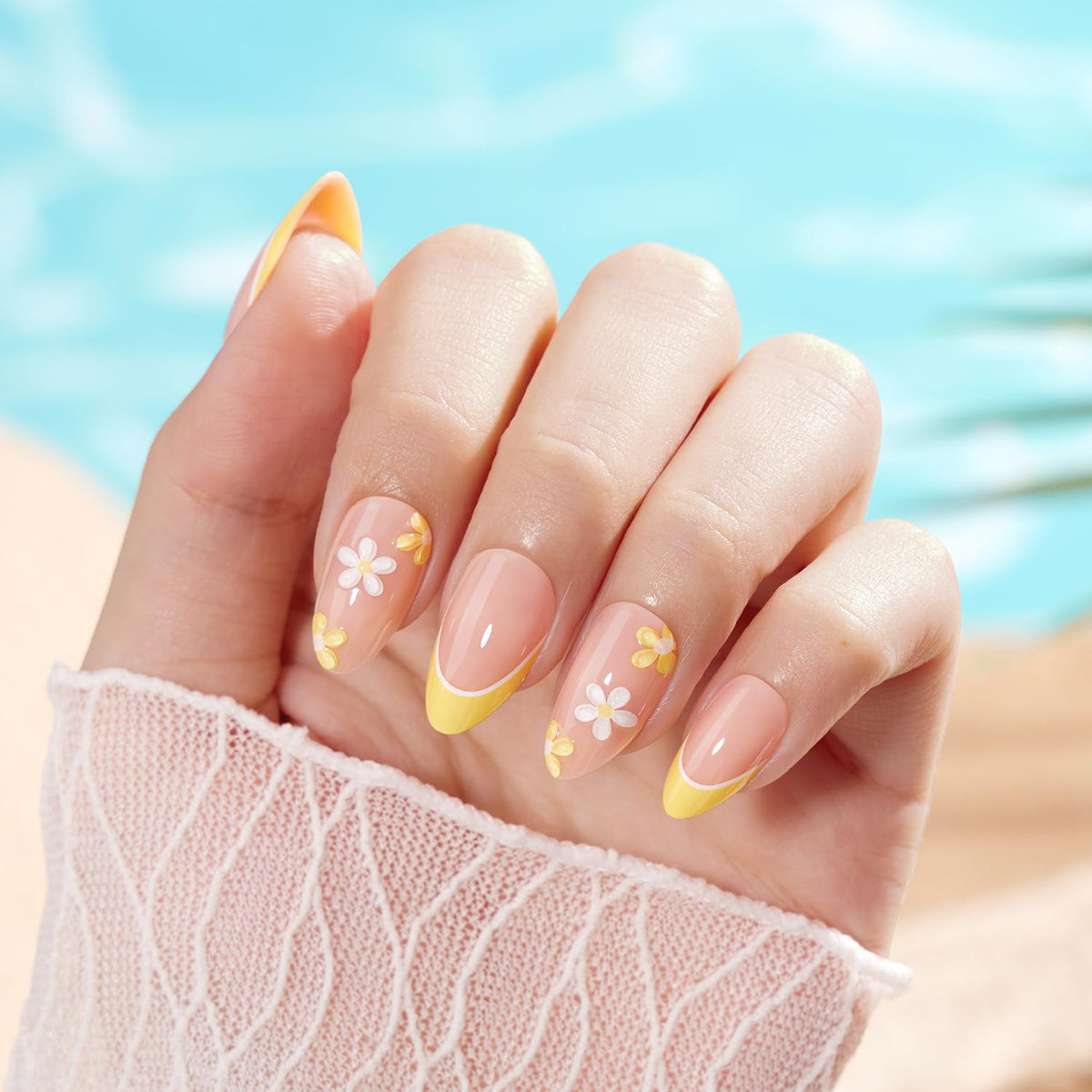 VSALON close-up on 3D daisy detail highlighting floral texture and charm